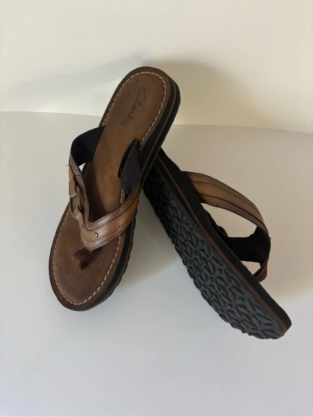 Clarks Women's Brown Leather Thong Sandals with Black Outsole